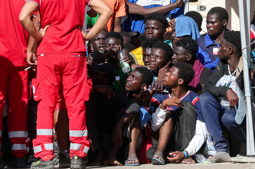 Migranti na sicilijanskom ostrvu Lampeduza u septembru ove godine, Foto: Rojters