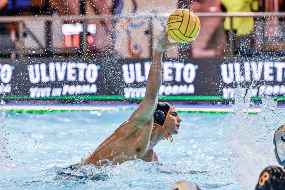 <p>Tim Vladimira Gojkovića je dominirao i stalno povećavao prednost, a najveća je dostignuta u 2. minutu 3. četvrtine, kada je Vladan Spaić pogodio za 11:3. Na kraju je bilo 17:11</p>