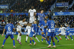 Real sa devet života, prvo mjesto golom glavom donio najniži igrač