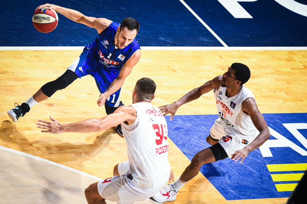 Mihailović, Dokins i Kamemjaš tokom utakmice u Superkupu, Foto: ABA/Dragana Stjepanović