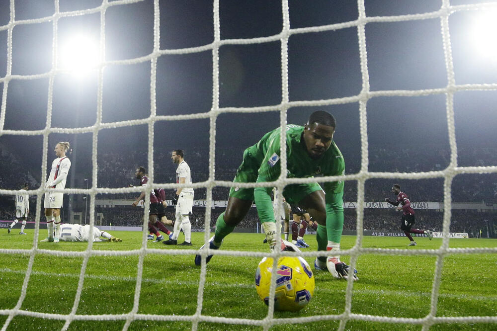 Menjanu nije lako dati gol, Foto: Reuters