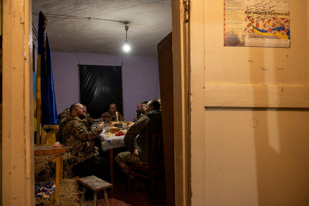 <p>Ukrajinski predsjednik Volodimir Zelenski potpisao je u julu zakon kojim se proslava pomjera za 25. decembar, rekavši da omogućava Ukrajincima da "napuste rusko nasljeđe nametanja božićnih proslava 7. januara"</p>