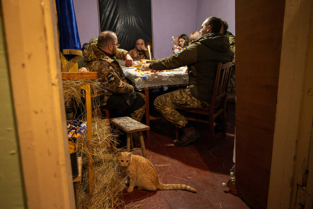 <p>Ukrajinski predsjednik Volodimir Zelenski potpisao je u julu zakon kojim se proslava pomjera za 25. decembar, rekavši da omogućava Ukrajincima da "napuste rusko nasljeđe nametanja božićnih proslava 7. januara"</p>