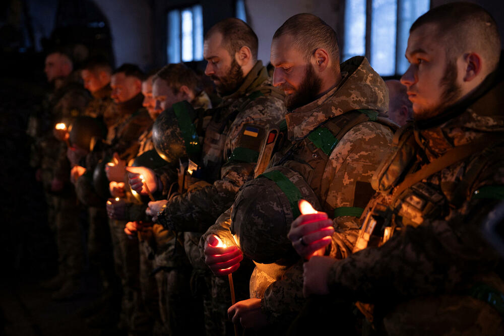 <p>Ukrajinski predsjednik Volodimir Zelenski potpisao je u julu zakon kojim se proslava pomjera za 25. decembar, rekavši da omogućava Ukrajincima da "napuste rusko nasljeđe nametanja božićnih proslava 7. januara"</p>