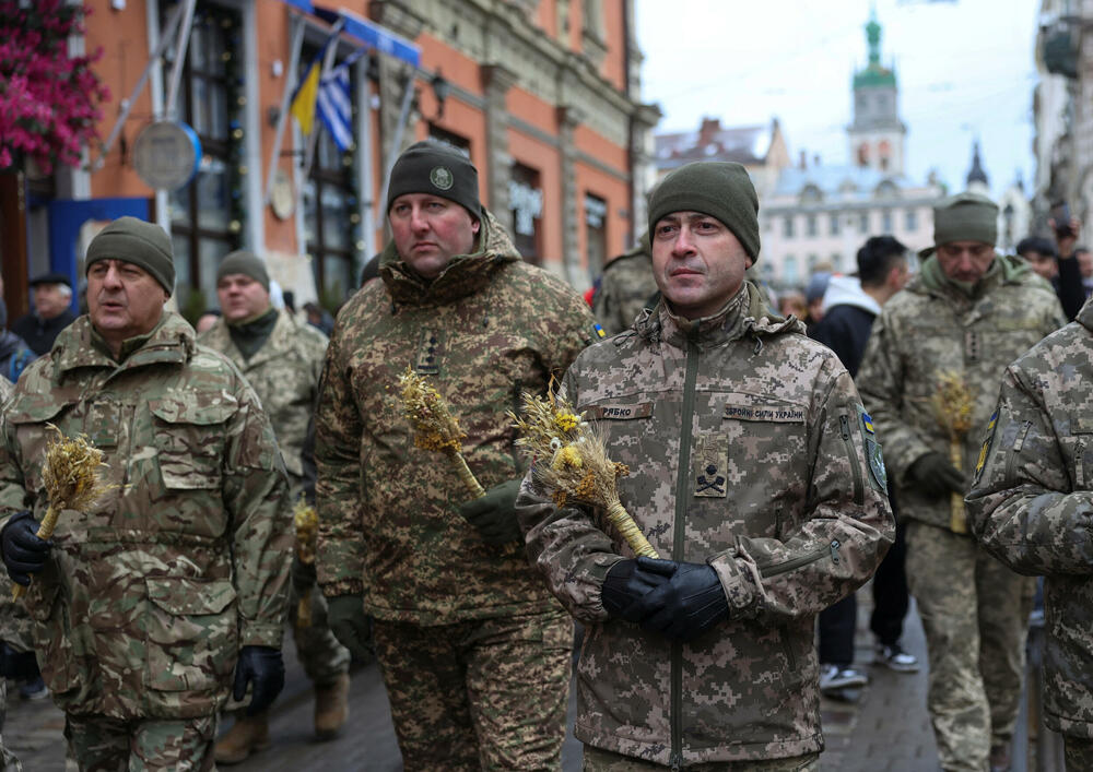 <p>Ukrajinski predsjednik Volodimir Zelenski potpisao je u julu zakon kojim se proslava pomjera za 25. decembar, rekavši da omogućava Ukrajincima da "napuste rusko nasljeđe nametanja božićnih proslava 7. januara"</p>