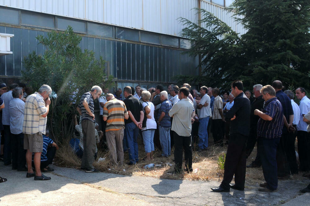 Sa jednog od prethodnih okupljanja bivših radnika "Radoja dakića", Foto: Boris Pejović