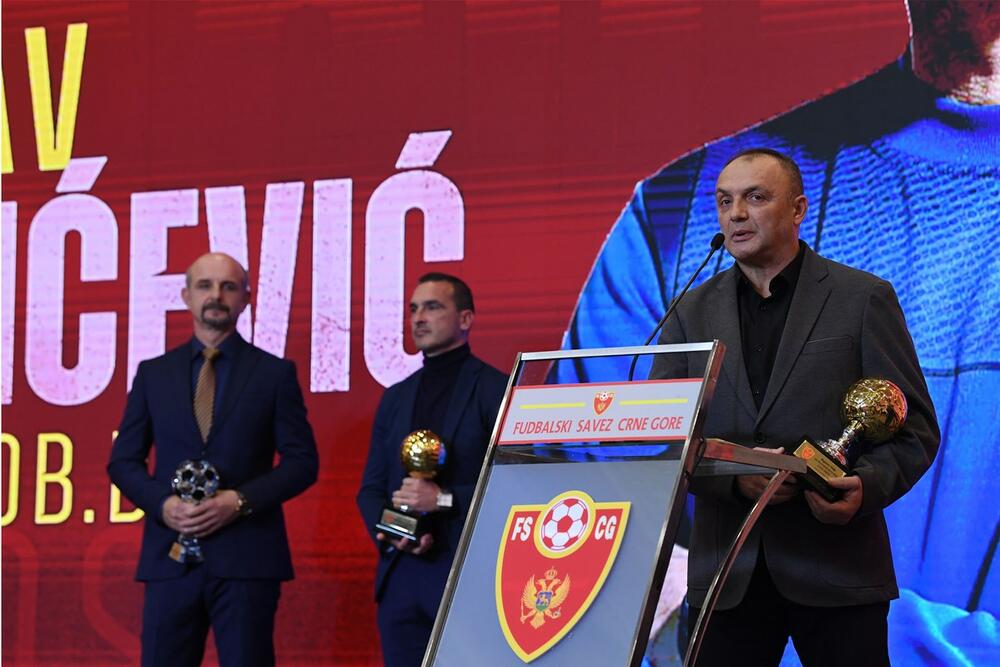 <p>Najbolja fudbalerka je Armisa Kuč. Adžić je, uz Viktora Đukanovića i Benjamina Krijestarca proglašen za najprespektivnijeg fudbalera. Najbolji igrač futsala je Milan Sekulić.</p>