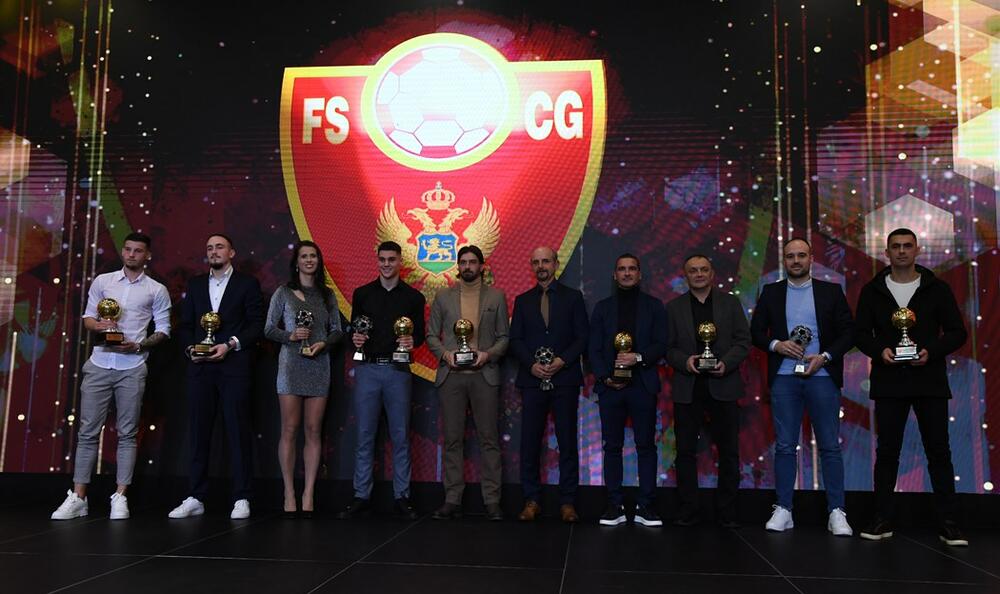 <p>Najbolja fudbalerka je Armisa Kuč. Adžić je, uz Viktora Đukanovića i Benjamina Krijestarca proglašen za najprespektivnijeg fudbalera. Najbolji igrač futsala je Milan Sekulić.</p>