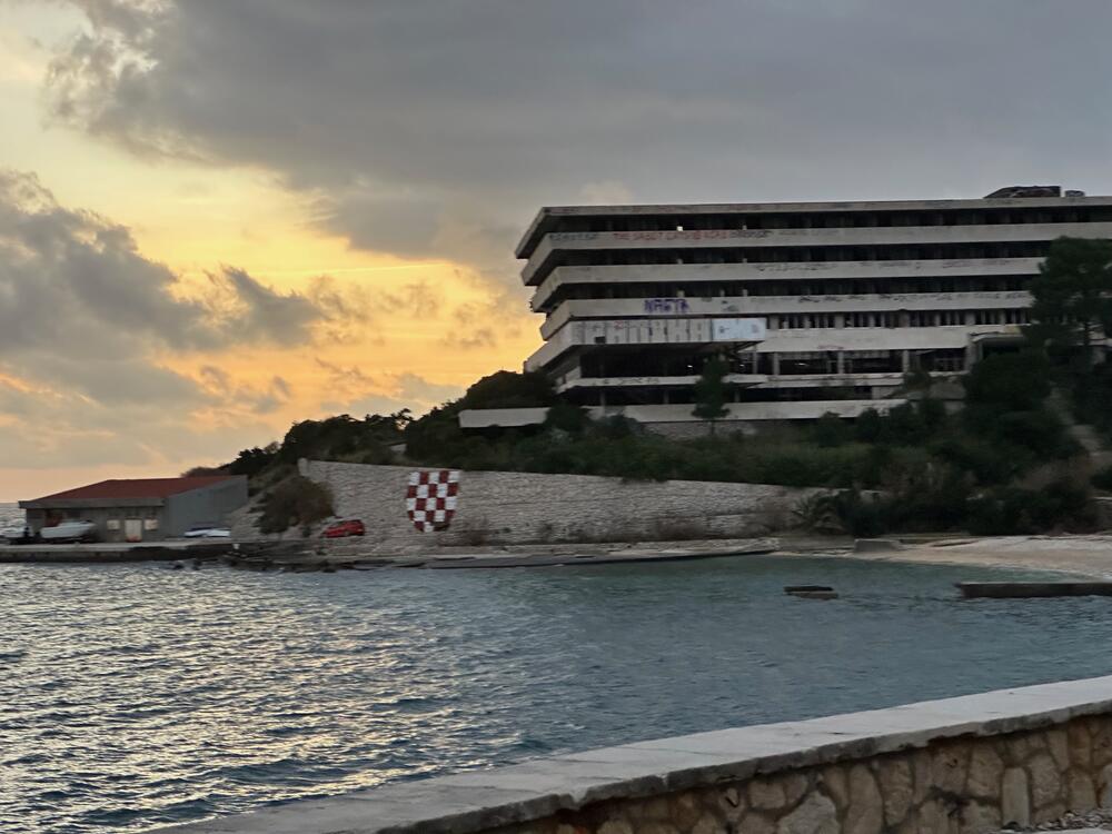 <p>Kada su takva sramota i zločin u pitanju - nema nevinih</p>