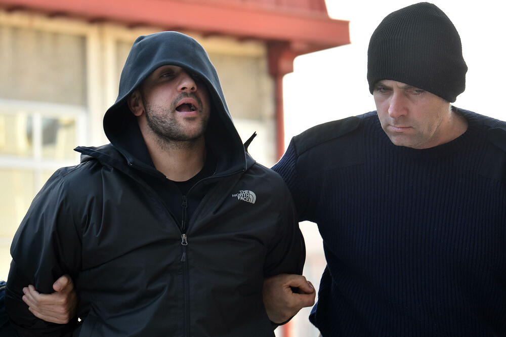 Privođenje Novovića, Foto: Boris Pejović