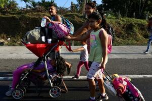 Meksiko: Hiljade migranata krenulo ka granici sa SAD