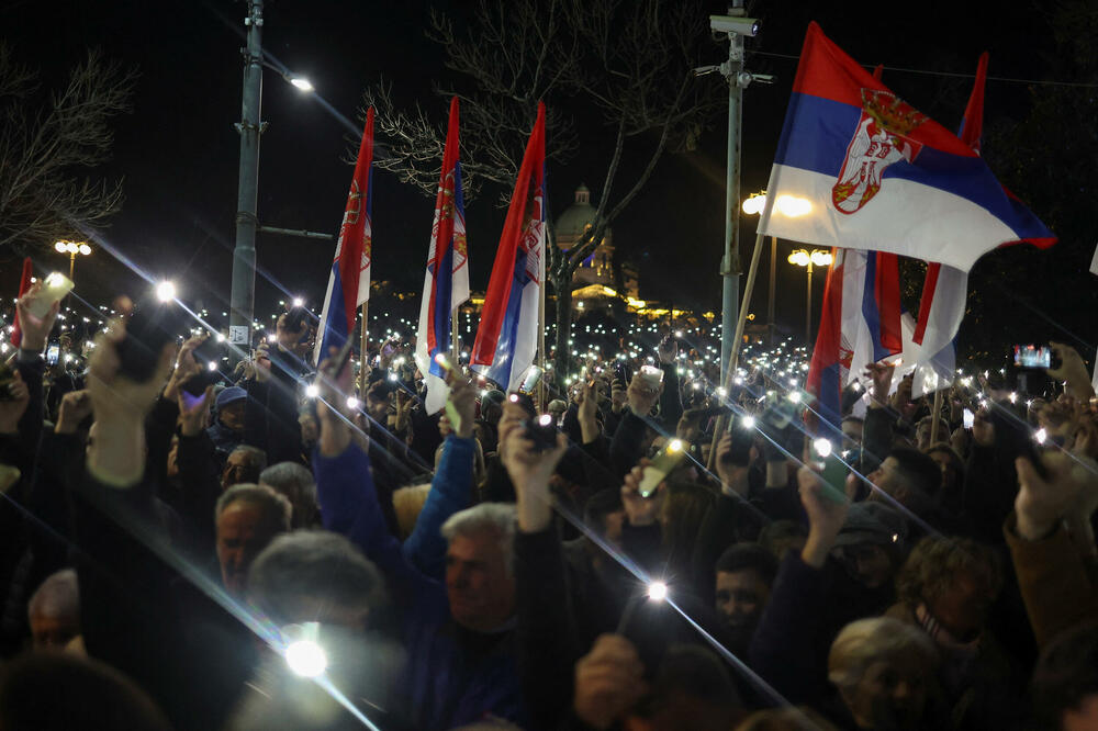Sa protesta održanog sinoć u Beogradu, Foto: Reuters
