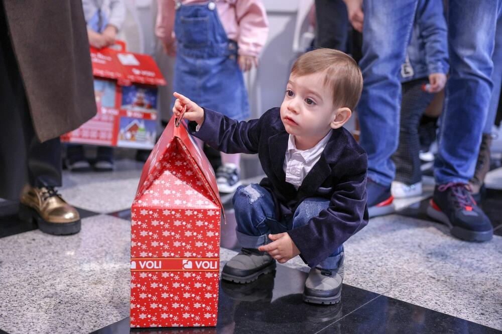<p>Najradosniji praznici su oni koji se dočekuju sa svojim mališanima. Centar za vještačku oplodnju poliklinike Moj Lab baš tako proslavlja kraj uspješne godine i početak nove.</p>