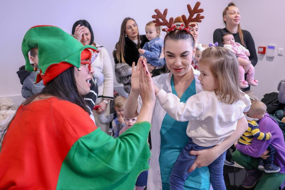 <p>Najradosniji praznici su oni koji se dočekuju sa svojim mališanima. Centar za vještačku oplodnju poliklinike Moj Lab baš tako proslavlja kraj uspješne godine i početak nove.</p>