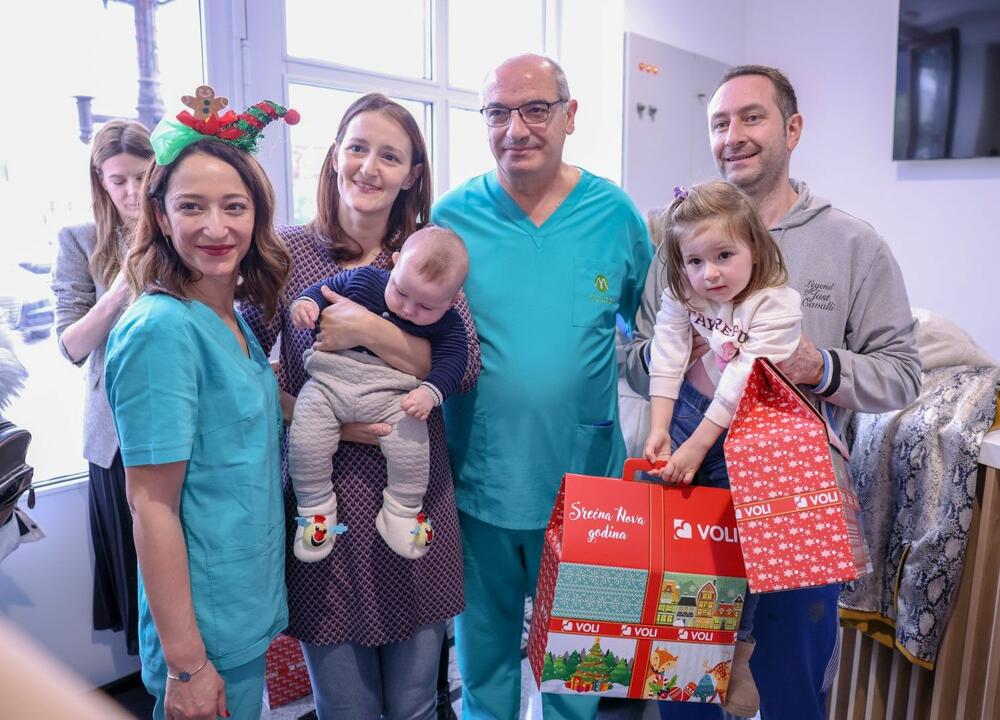 <p>Najradosniji praznici su oni koji se dočekuju sa svojim mališanima. Centar za vještačku oplodnju poliklinike Moj Lab baš tako proslavlja kraj uspješne godine i početak nove.</p>