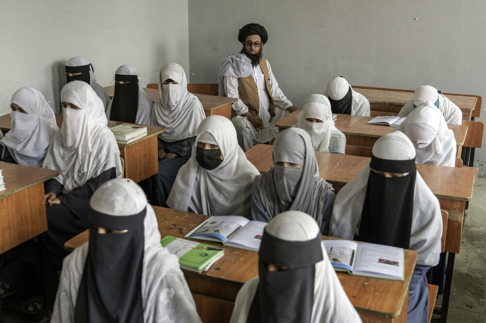 Avganistanske djevojčice u vjerskoj školi u Kabulu, Foto: Beta/AP
