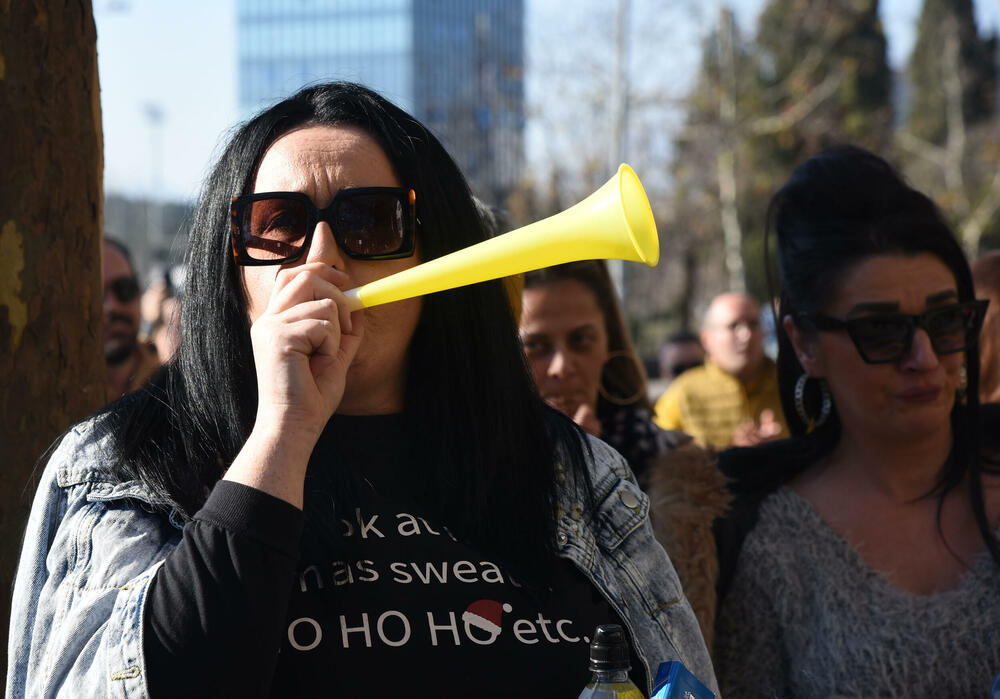 <p>Predsjednik Sindikata prosvjete Radomir Božović poručio je da prosvjetni radnici "proizvode budućnost ove zemlje"</p>