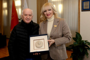 Borovinić Bojović sa vlasnikom slastičare "Korzo": Vaša radnja je...