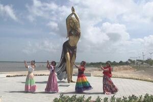Shakira received a large bronze statue in her native Colombia