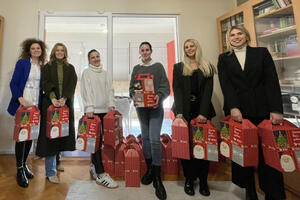 Služba gradonačelnice Podgorice obezbijedila novogodišnje pakete...