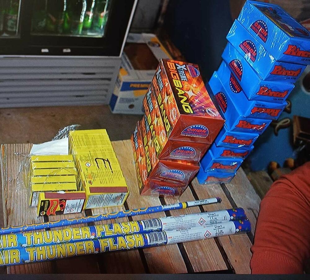 Petarde oduzete u Baru