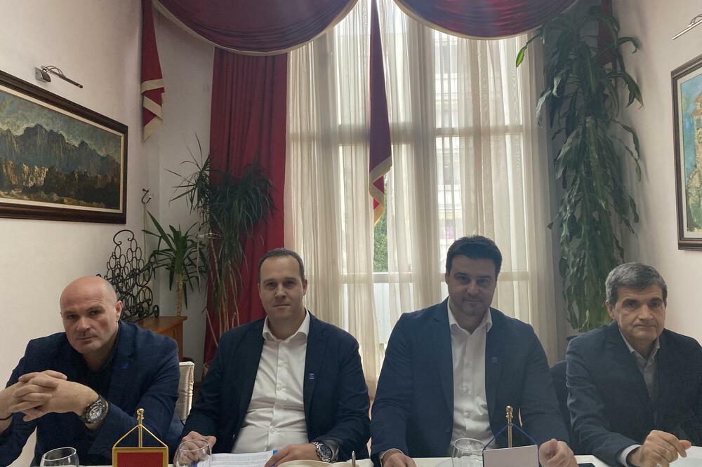 Krenuli u provjeru diploma: Sa jučerašnjeg presa, Foto: MARIJA PEŠIĆ