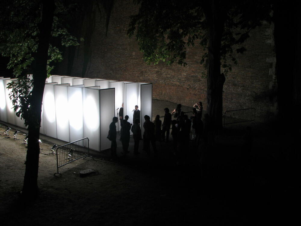 “Parlamentarna istorija Korete”, pozorišna instalacija, BELEF, Beograd, 2007.