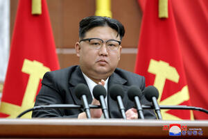 Lider Sjeverne Koreje pregledao vojne brodove, pojačane ratne...