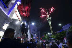 VIDEO New Year's Eve in New Zealand: Fireworks, thousands...