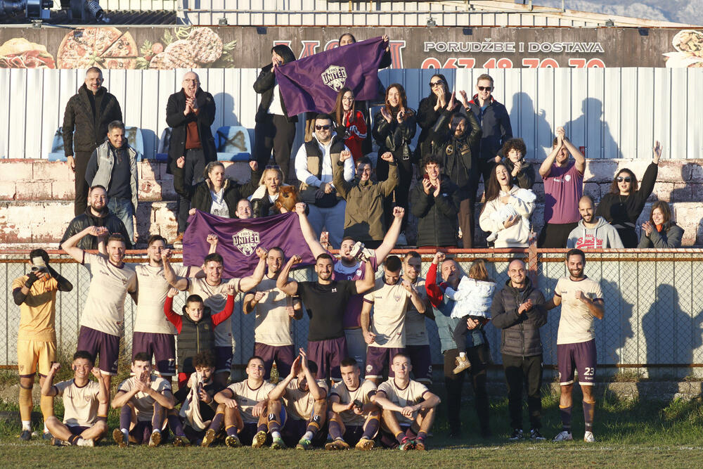 Igrači i navijači Fans junajteda