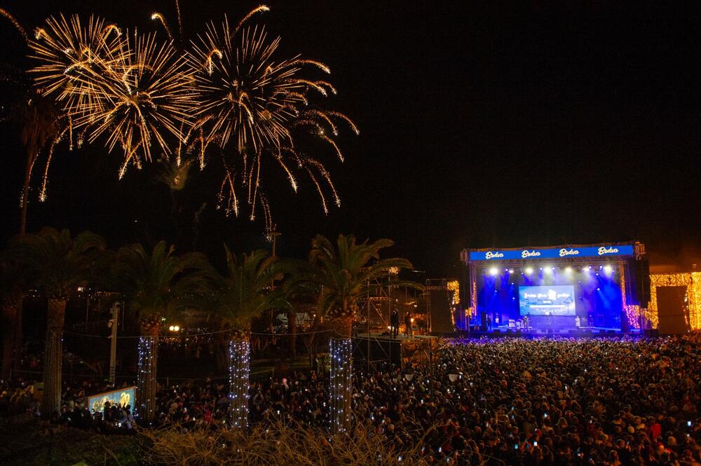 <p>Program se nastavlja i prvog dana 2024. godine kada će u dnevnom dijelu biti upriličen tradicionalni koncert klasične muzike pod nazivom “Muzika raspoloženja” od 14 časova, dok će u večernjem terminu nastupiti Nikola Rokvić, Marija Šerifović i Željko Joksimović</p>