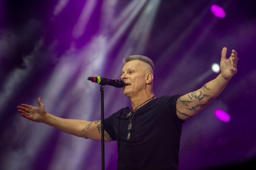 <p>Program se nastavlja i prvog dana 2024. godine kada će u dnevnom dijelu biti upriličen tradicionalni koncert klasične muzike pod nazivom “Muzika raspoloženja” od 14 časova, dok će u večernjem terminu nastupiti Nikola Rokvić, Marija Šerifović i Željko Joksimović</p>