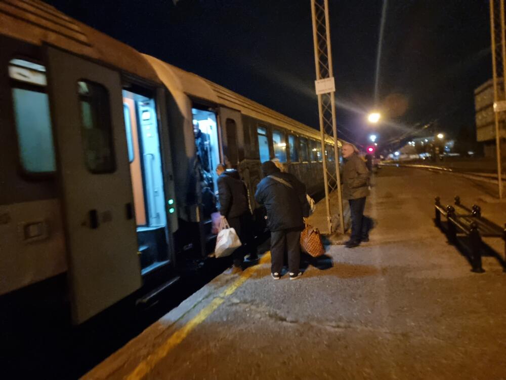 Ukrcavanje putnika u Podgorici