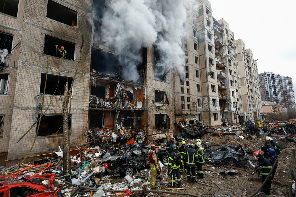 Stambena zgrada u Kijevu pogođena u ruskim udarima, Foto: Reuters
