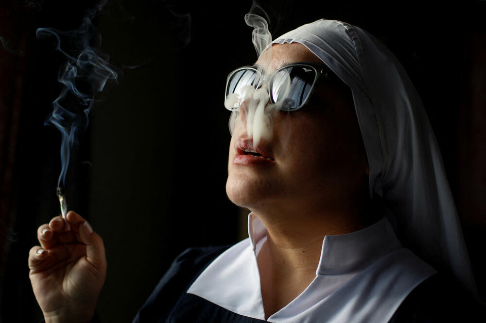 Sestra Bernadet puši džoint u selu u centru Meksika, Foto: Reuters