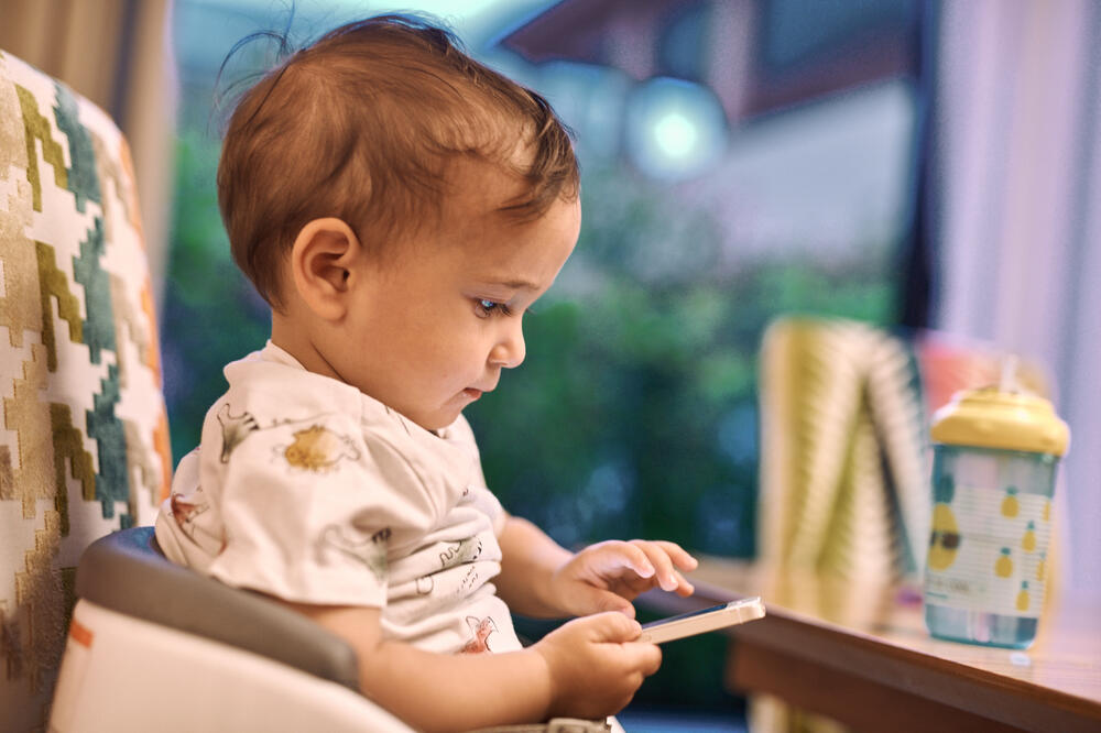 Roditelji ne ograničavaju ni vrijeme ni sadržaje, Foto: UNICEF/Duško Miljanić