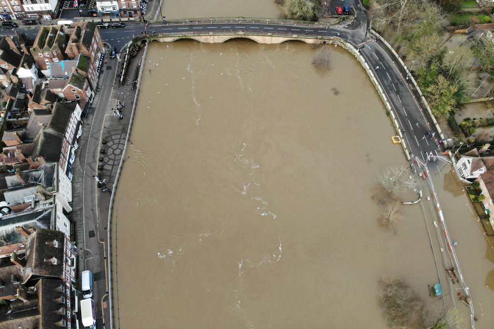 Pogled dronom na rijeku Severn koja se izlila: Budli, Engleska, Foto: Reuters