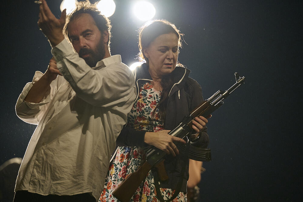 “Pod oba sunca”, CNP