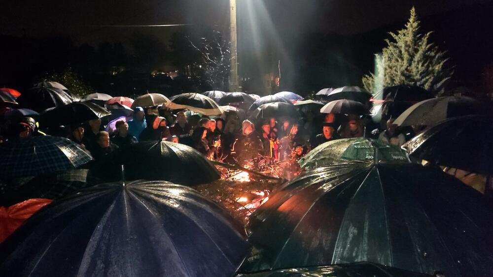 <p>Predsjednik crkvene opštine Nikšić CPC Nebojša Radojičić pozvao je građane da se ujedine i kazao da Crne Gore nema bez CPC</p>