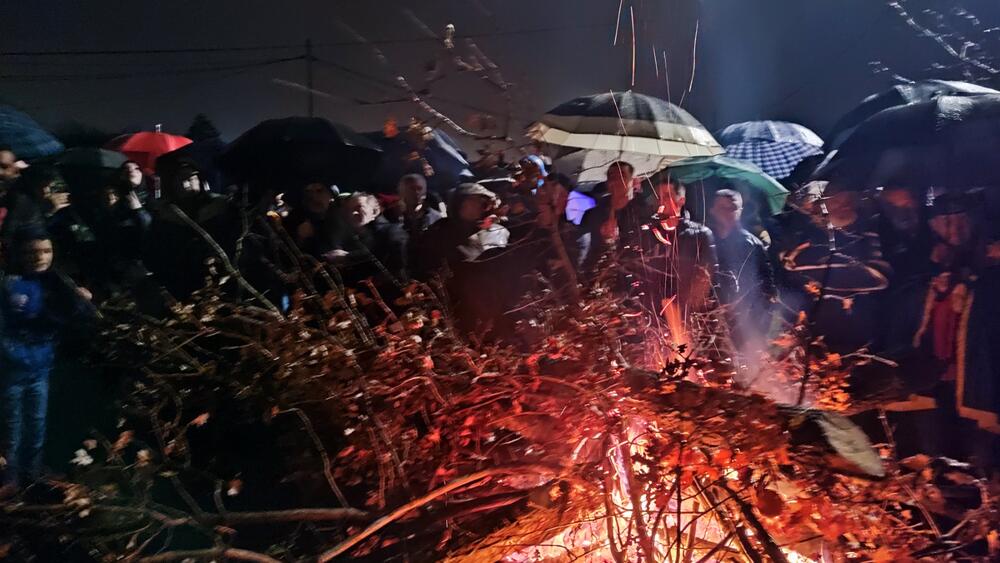 <p>Predsjednik crkvene opštine Nikšić CPC Nebojša Radojičić pozvao je građane da se ujedine i kazao da Crne Gore nema bez CPC</p>