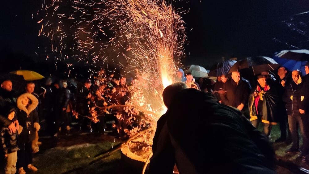 <p>Predsjednik crkvene opštine Nikšić CPC Nebojša Radojičić pozvao je građane da se ujedine i kazao da Crne Gore nema bez CPC</p>