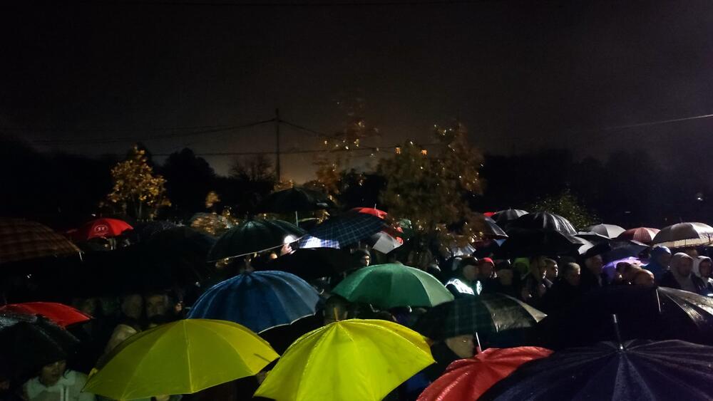 <p>Predsjednik crkvene opštine Nikšić CPC Nebojša Radojičić pozvao je građane da se ujedine i kazao da Crne Gore nema bez CPC</p>