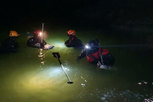 Pet osoba zarobljeno u pećini u Sloveniji, spasioci čekaju pad...