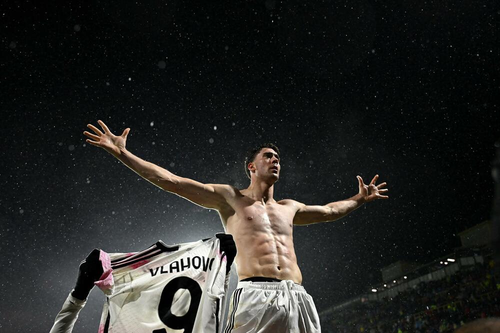 Vlahović proslavlja gol u Salernu, Foto: Reuters