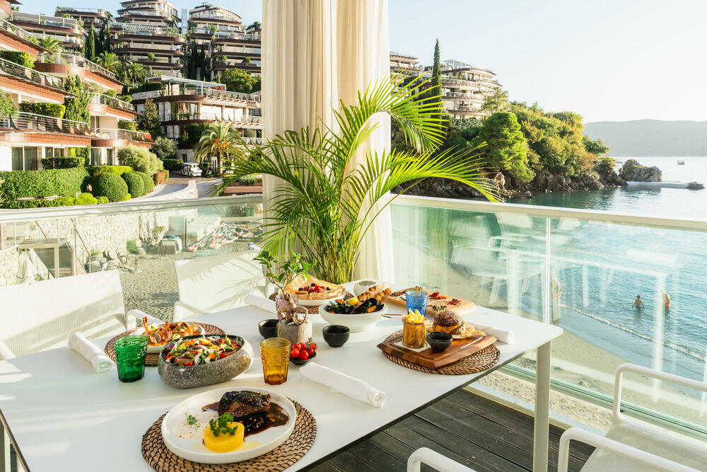 <p><em>Dukley Hotel & Resort najavljuje Dan karijere, koji će se održati u hotelu "Hilton" u Podgorici, 18. januara, od 10:00 do 16:00 časova.</em></p>  <p> </p>