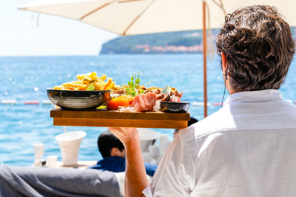 <p><em>Dukley Hotel & Resort najavljuje Dan karijere, koji će se održati u hotelu "Hilton" u Podgorici, 18. januara, od 10:00 do 16:00 časova.</em></p>  <p> </p>