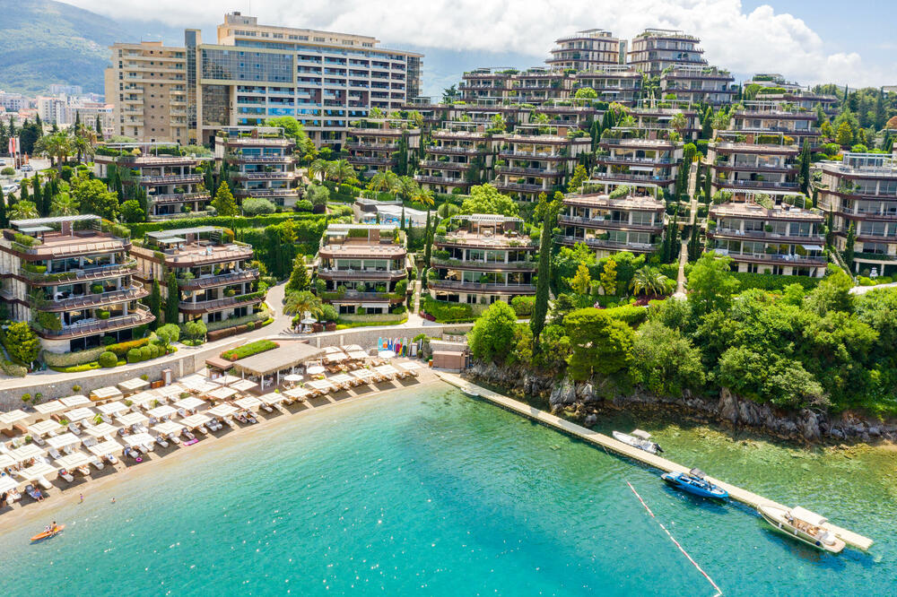 <p><em>Dukley Hotel & Resort najavljuje Dan karijere, koji će se održati u hotelu "Hilton" u Podgorici, 18. januara, od 10:00 do 16:00 časova.</em></p>  <p> </p>