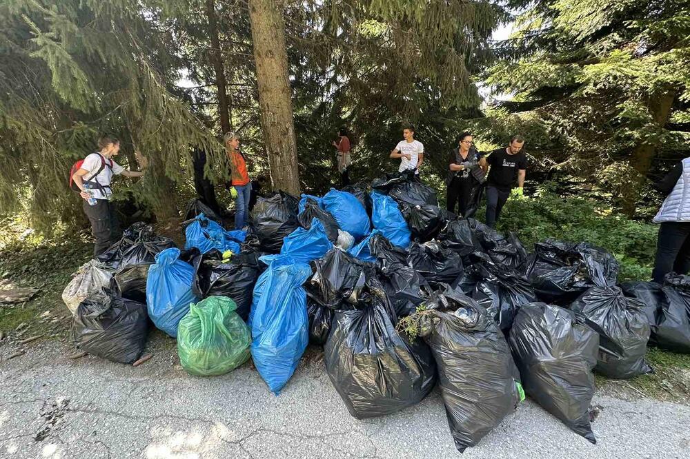Sa jedne od akcija čišćenja, Foto: quot;Očistimo Rožajequot;