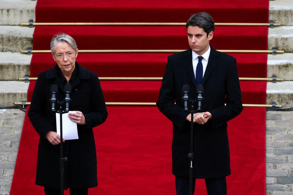 Bivša francuska premijerka Elizabet Born predaje dužnost Gabrijelu Atalu, Foto: Rojters