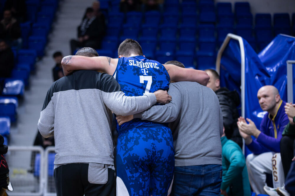 Slavković odlazi u svlačionicu